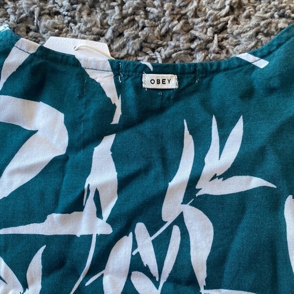 OBEY Calico Forest Green and White Leaf Print Wrap Crop Top NWT Size Small - Picture 12 of 14